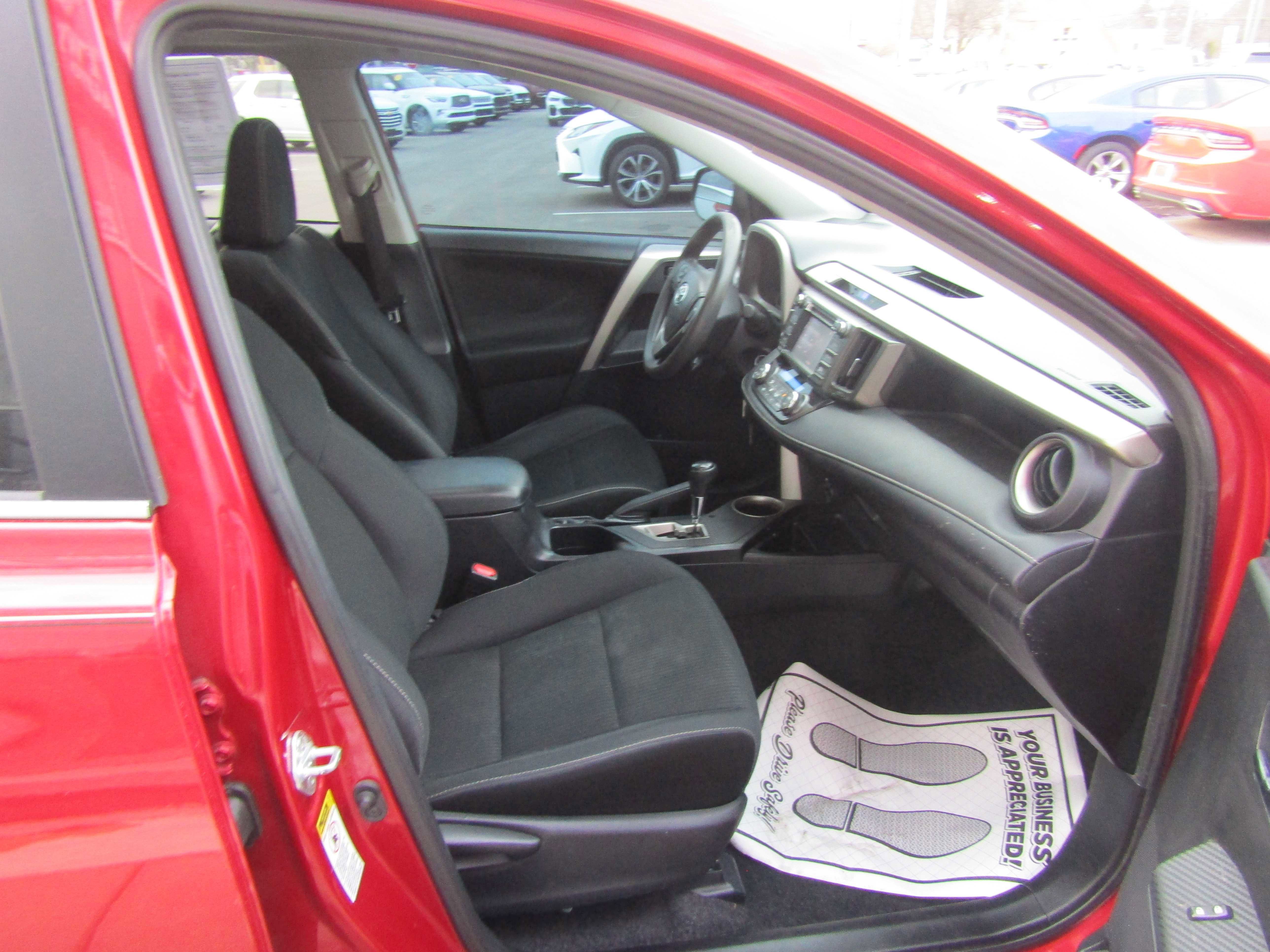 Used 2014 Toyota RAV4 XLE AWD/4WD image 16