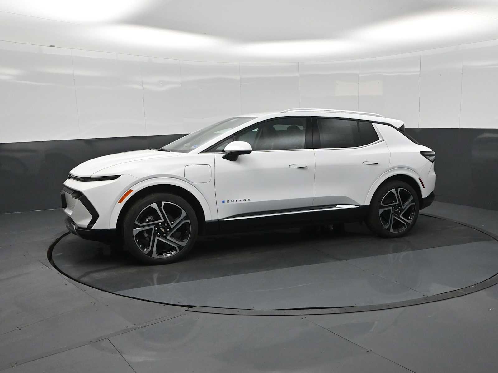 New 2026 Chevrolet Equinox EV LT image 4