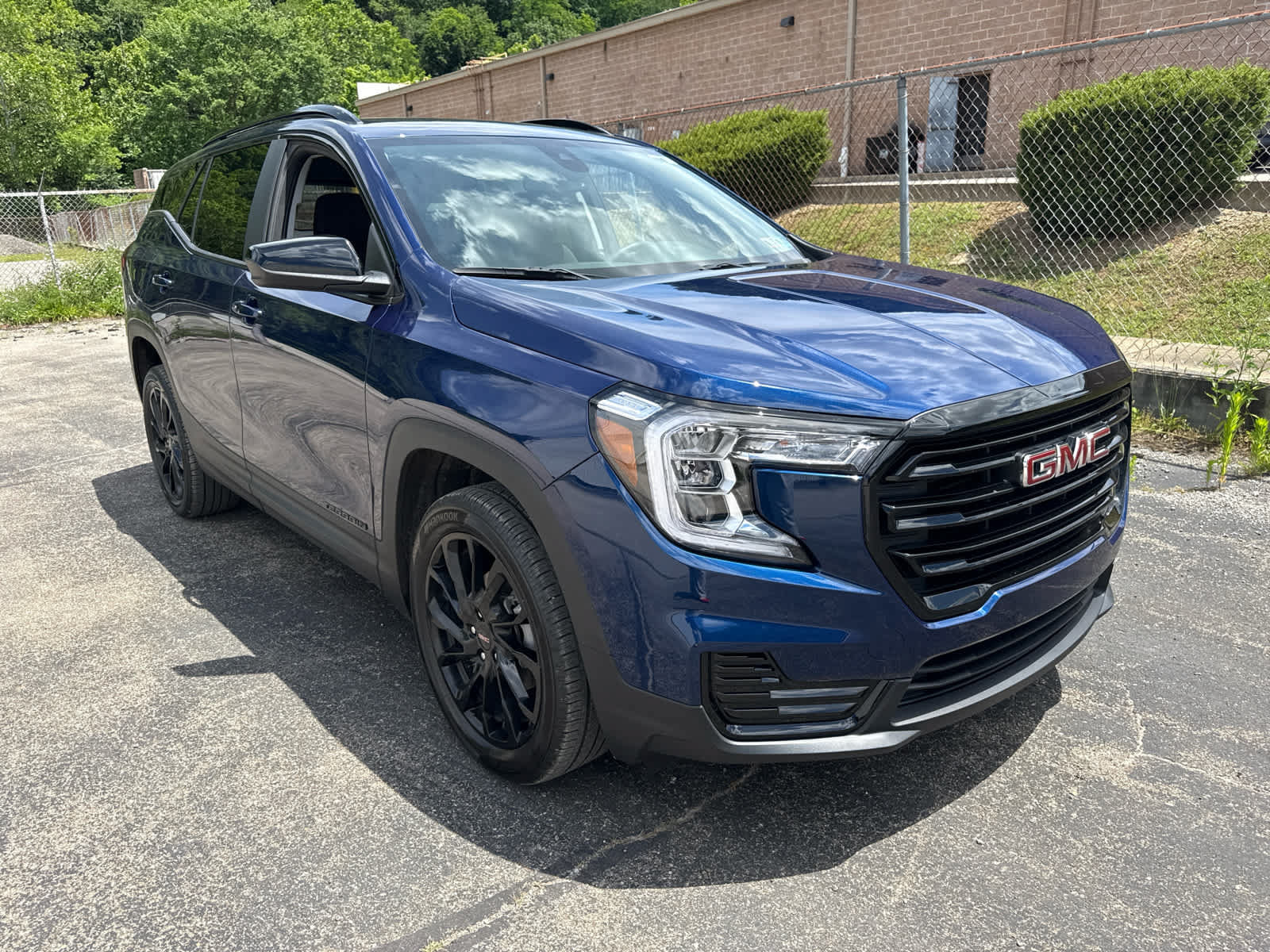 Used 2023 GMC Terrain SLE w/ Driver Convenience Package AWD/4WD image 10