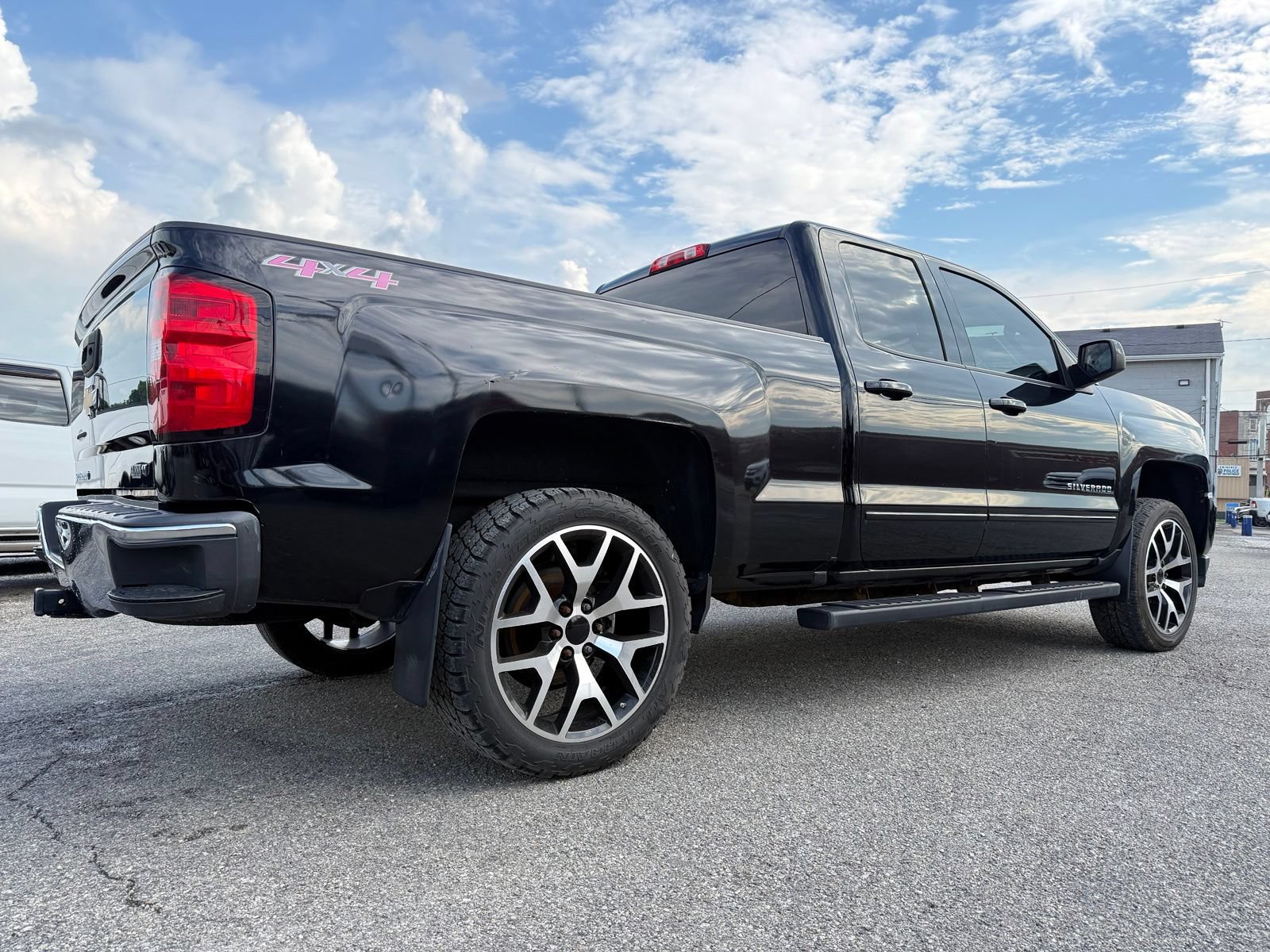 Used 2018 Chevrolet Silverado 1500 LT AWD/4WD image 7