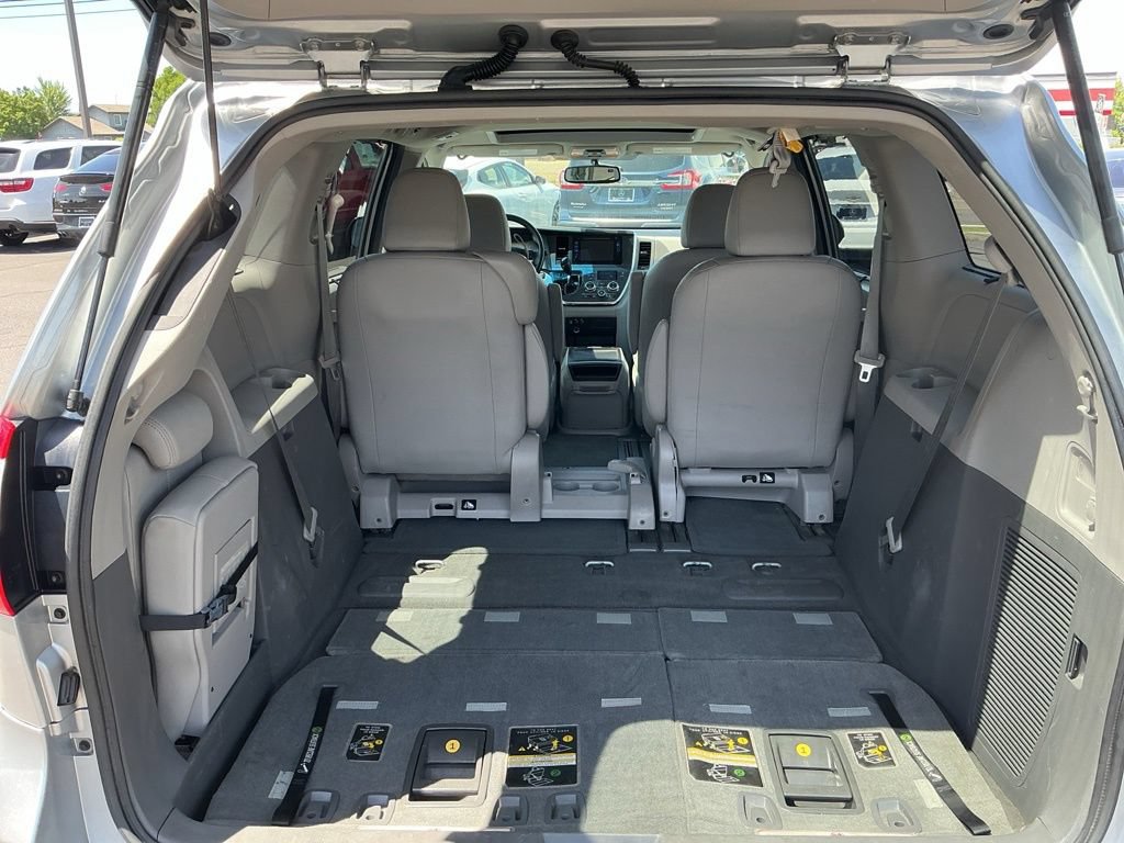 Used 2016 Toyota Sienna XLE w/ XLE Navigation Package FWD image 28