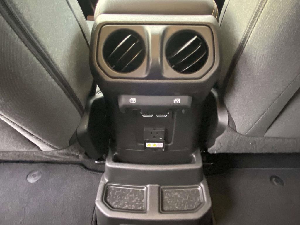 Used 2025 Jeep Wrangler Unlimited Sahara AWD/4WD image 11