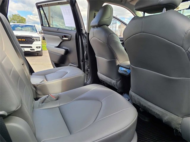 Used 2022 Toyota Highlander XLE image 20
