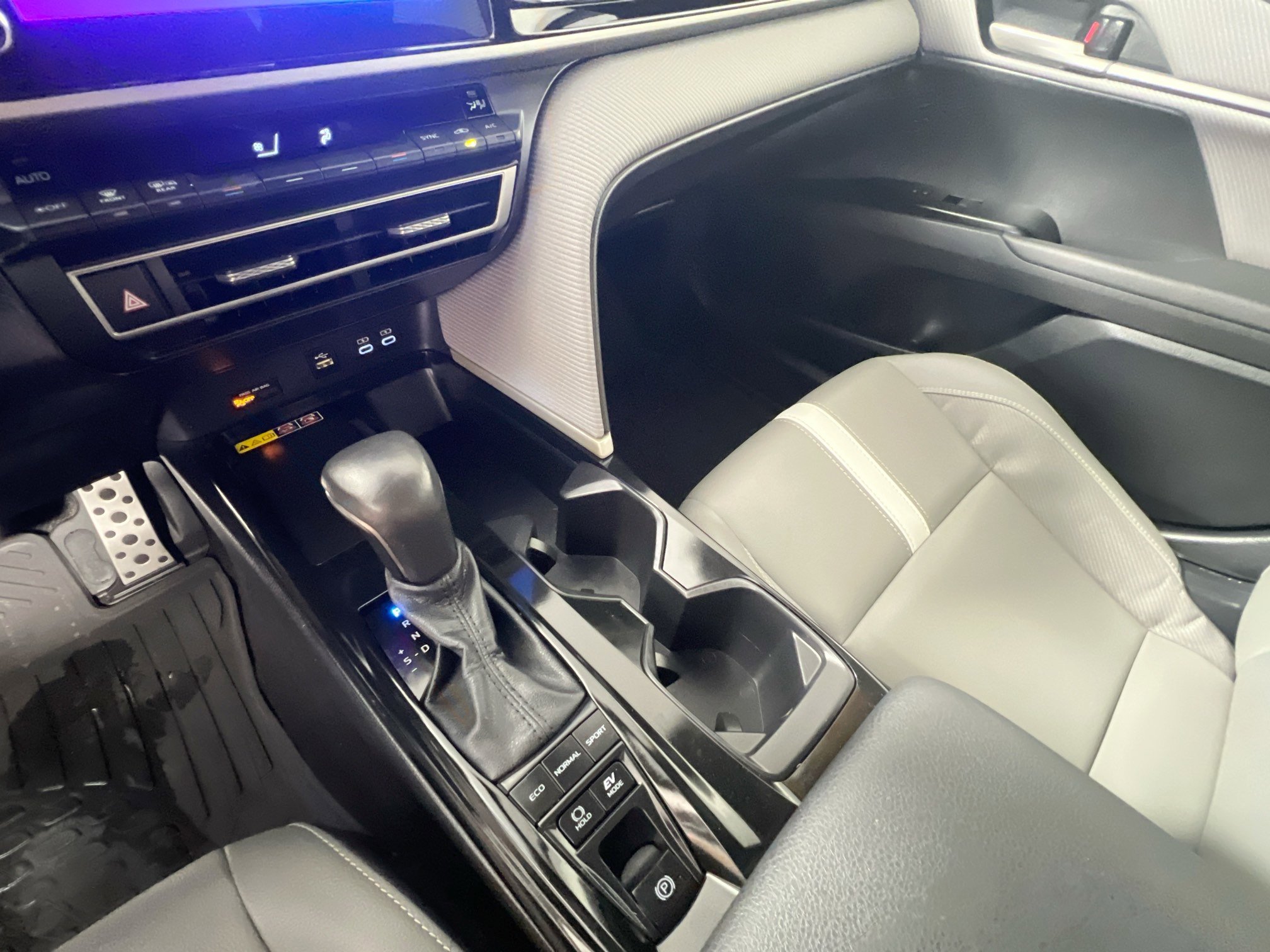 Used 2025 Toyota Camry SE image 26