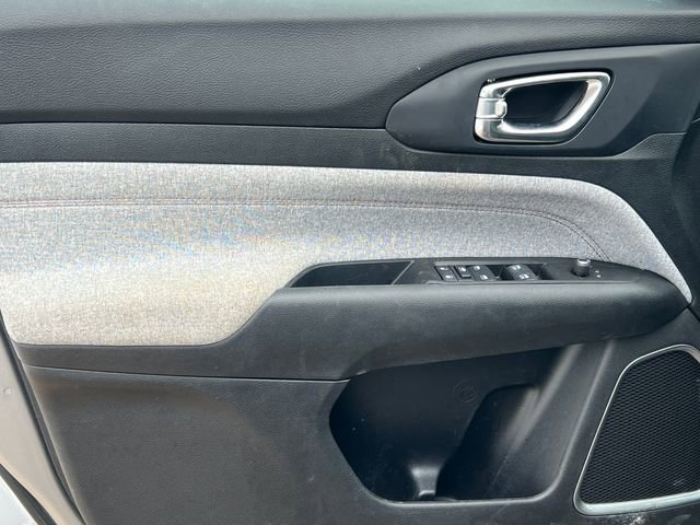 Used 2022 Jeep Compass Latitude image 16