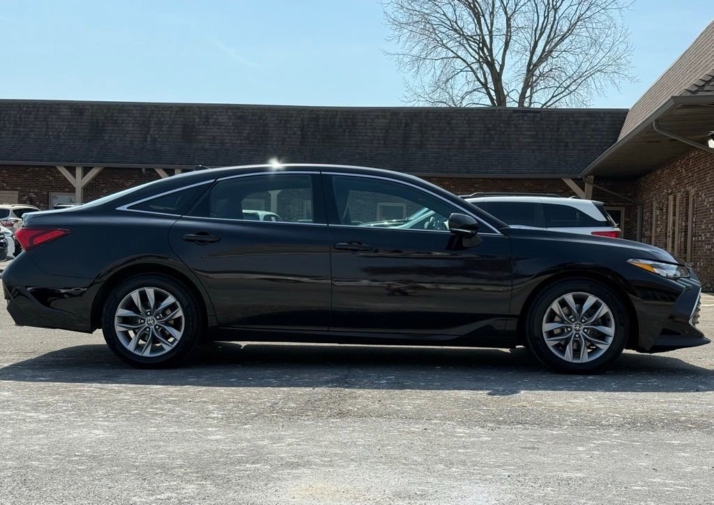 Used 2022 Toyota Avalon XLE FWD image 6