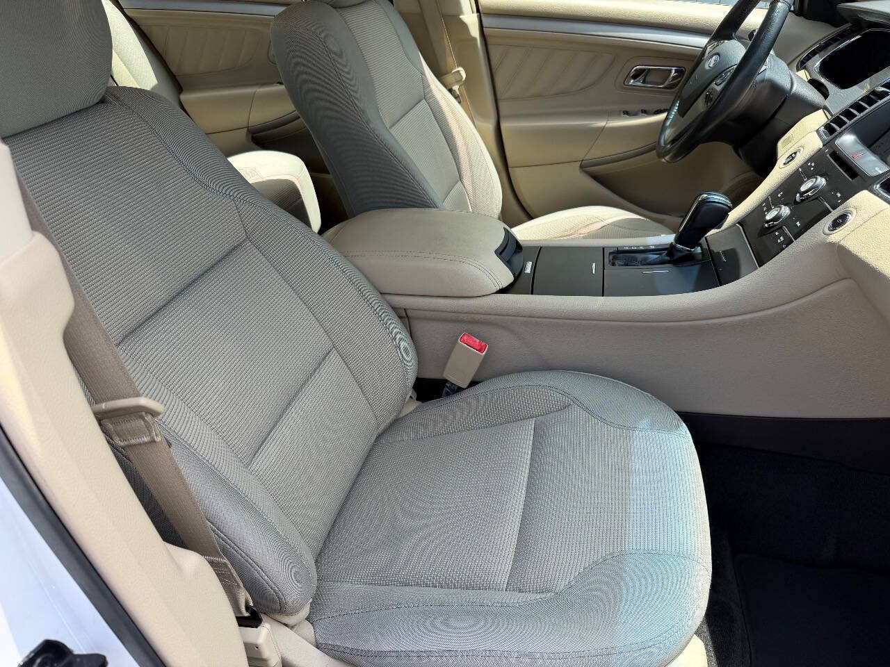 Used 2017 Ford Taurus SEL w/ Equipment Group 201A FWD image 11