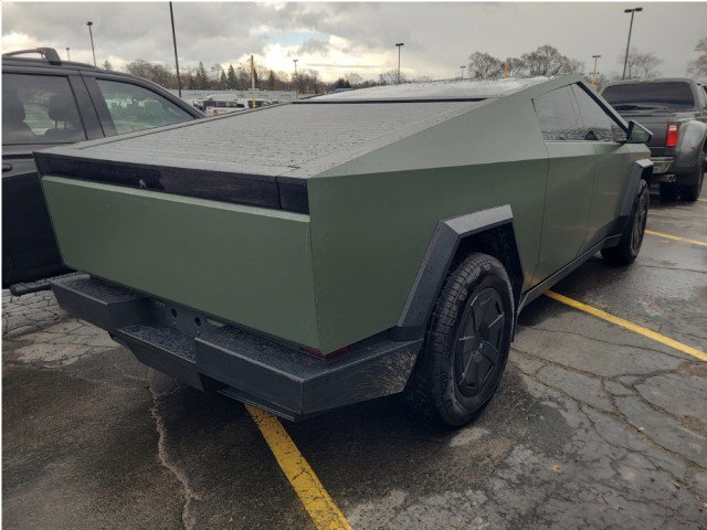 Used 2025 Tesla Cybertruck AWD Crew Cab image 2