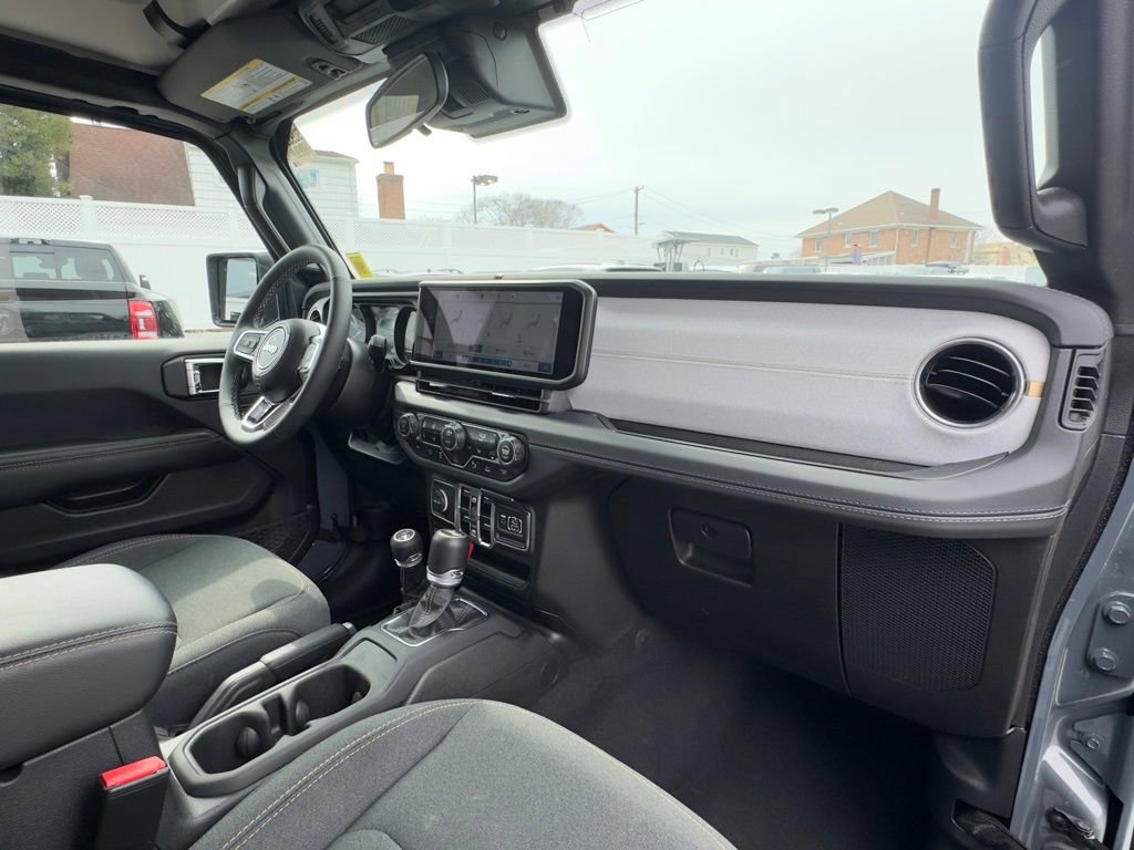 Used 2025 Jeep Wrangler Unlimited Sahara w/ Safety Group image 18