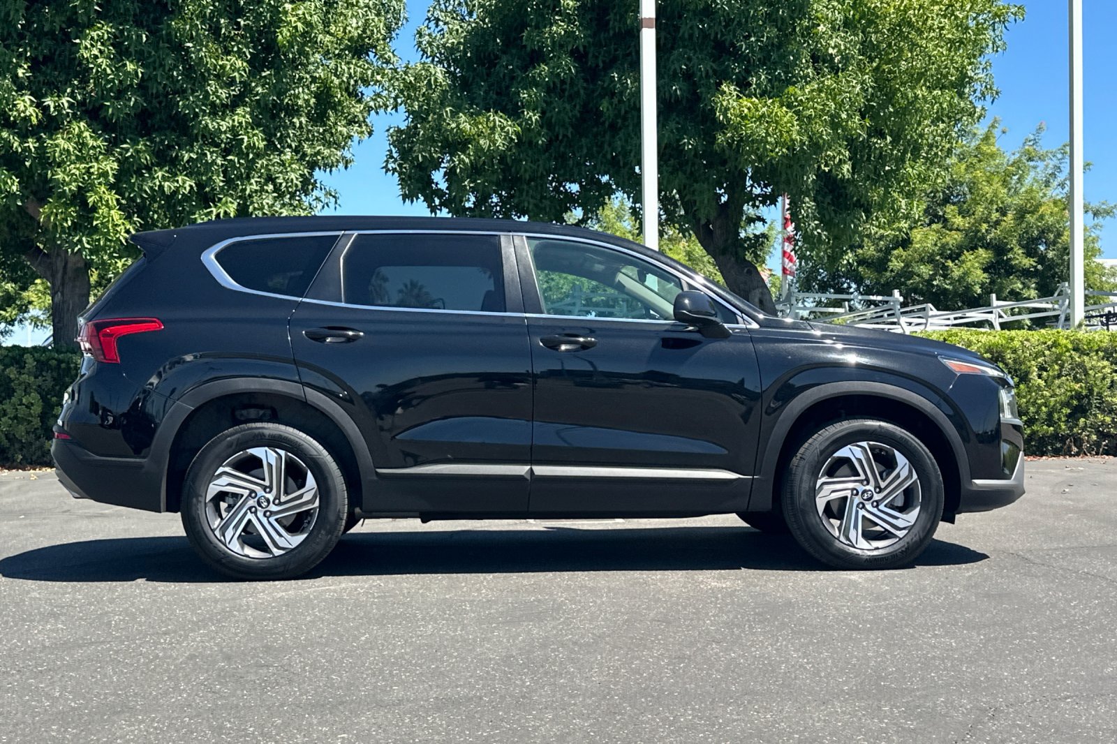 Used 2023 Hyundai Santa Fe SE AWD/4WD image 3