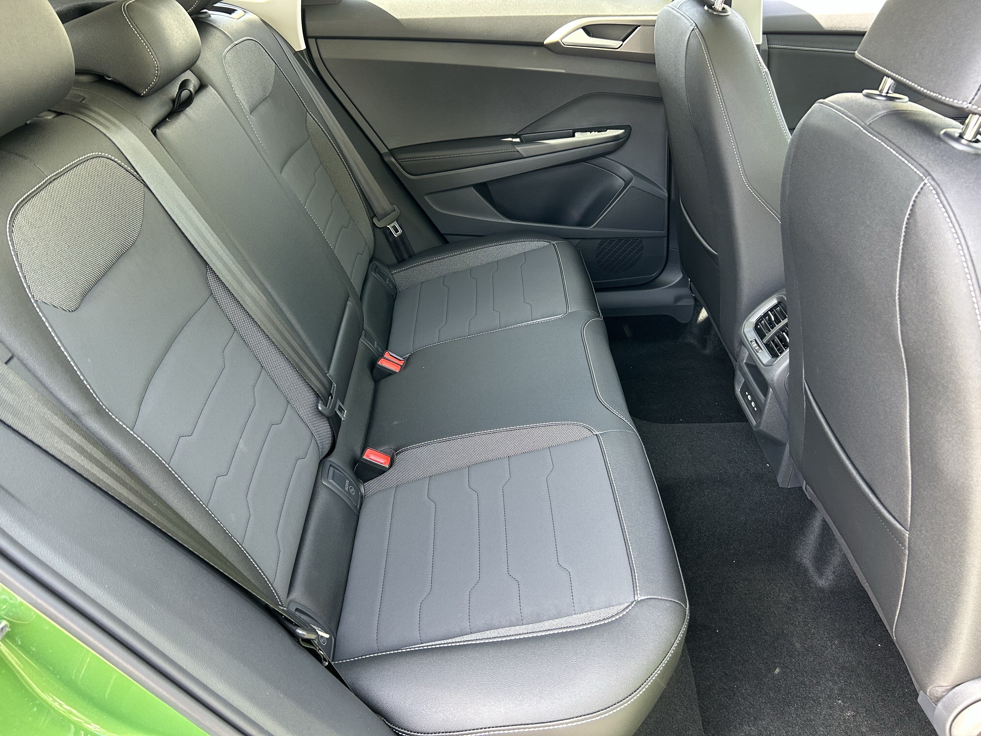 New 2026 Volkswagen Taos SE FWD image 10