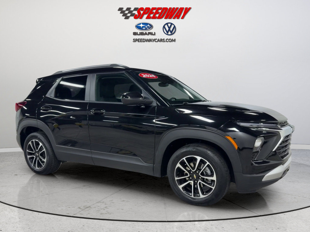 Used 2025 Chevrolet TrailBlazer LT FWD image 3