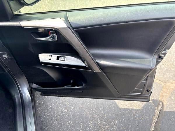 Used 2017 Toyota RAV4 Limited image 35