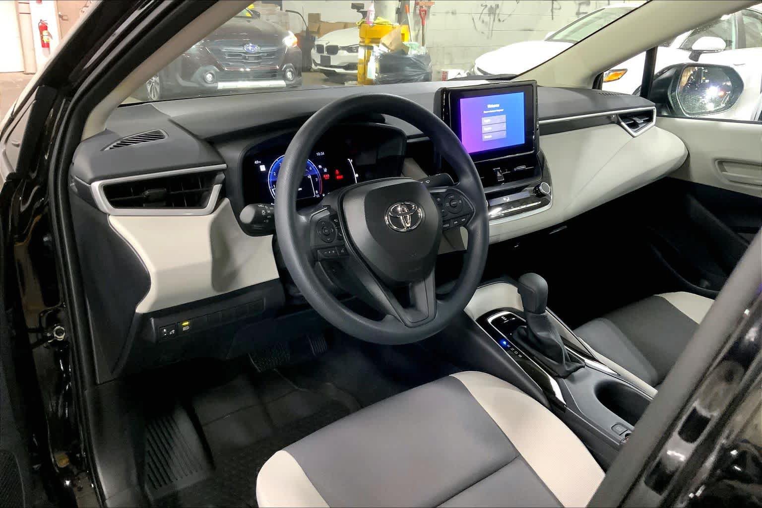 Used 2026 Toyota Corolla LE FWD image 8