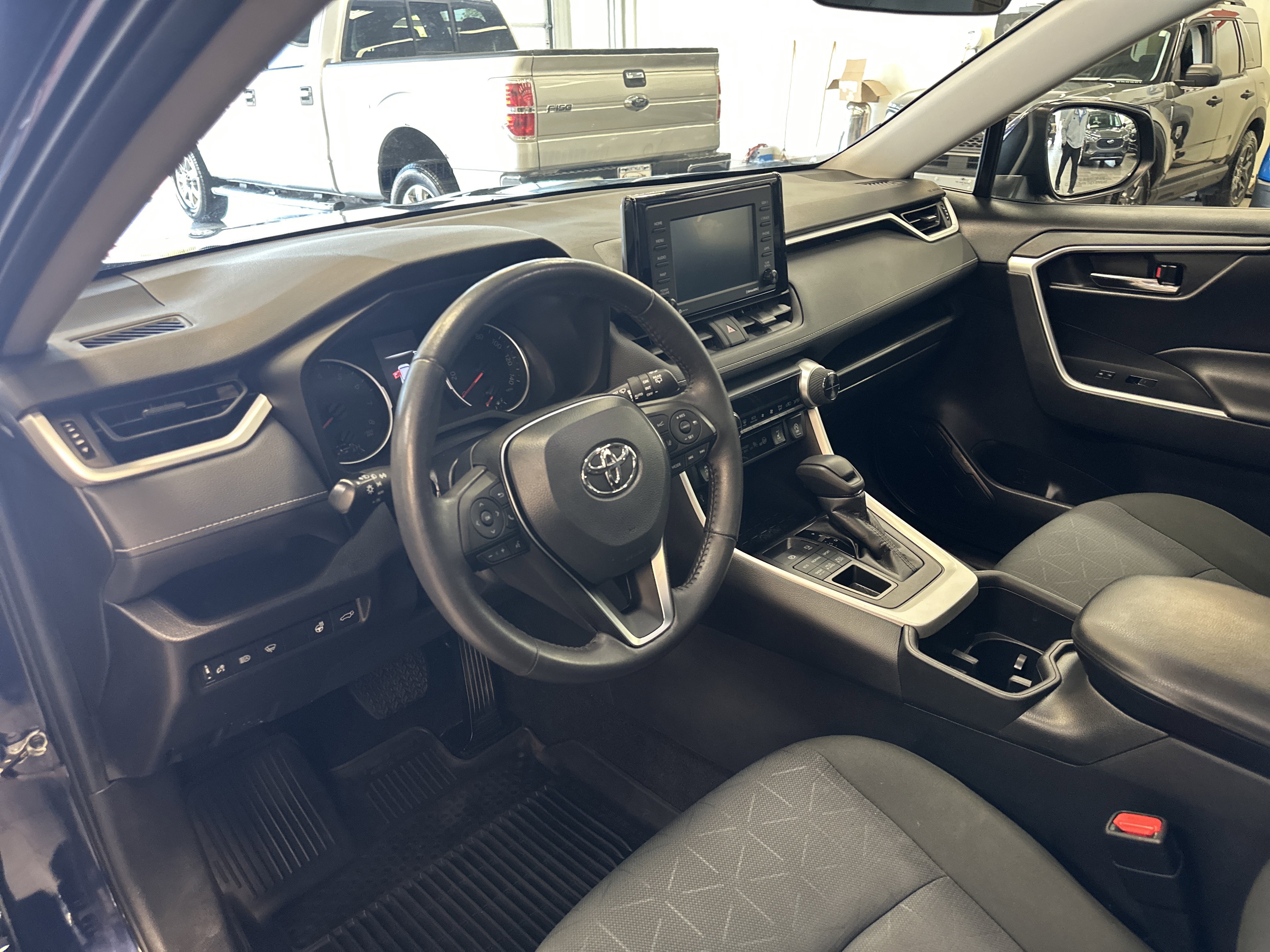 Used 2022 Toyota RAV4 XLE w/ Convenience Package image 24