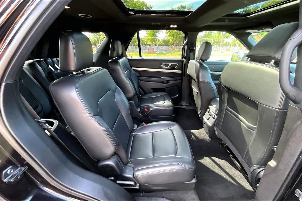 Used 2019 Ford Explorer XLT w/ Equipment Group 202A AWD/4WD image 26