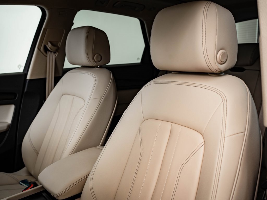 Certified 2025 Audi Q5 2.0T Premium w/ Convenience Plus Package image 24