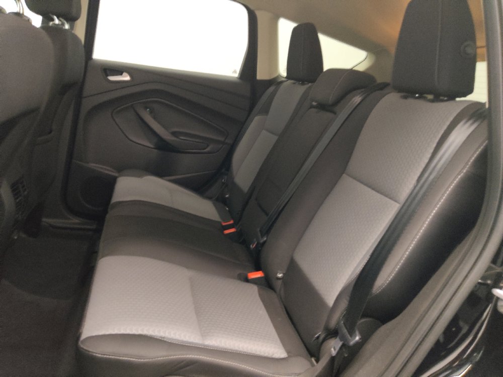 Used 2017 Ford Escape SE image 18