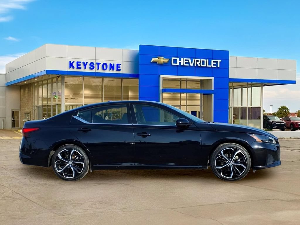 Used 2024 Nissan Altima 2.5 SR FWD image 8