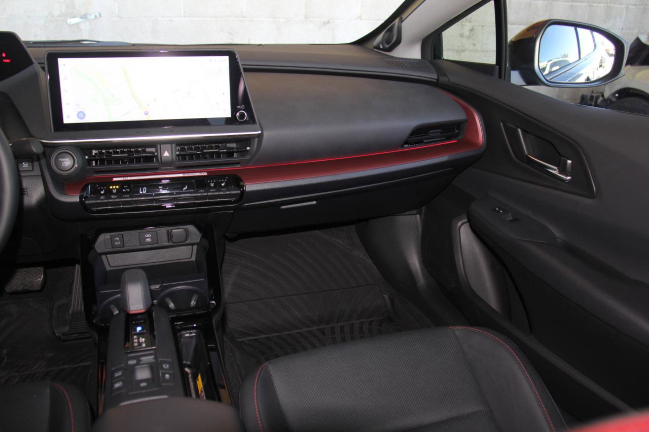 Used 2025 Toyota Prius Plug-In Hybrid image 10