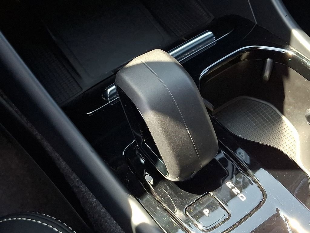 Used 2024 Volvo XC40 B5 Plus image 15