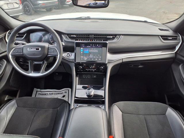 Used 2023 Jeep Grand Cherokee L Laredo image 9