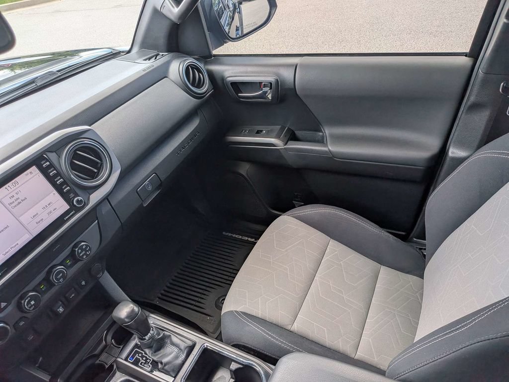 Used 2020 Toyota Tacoma TRD Off-Road AWD/4WD image 16