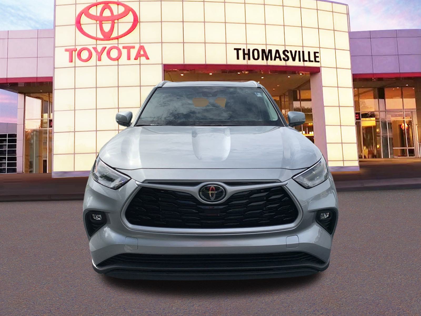 New 2024 Toyota Highlander XLE FWD image 2