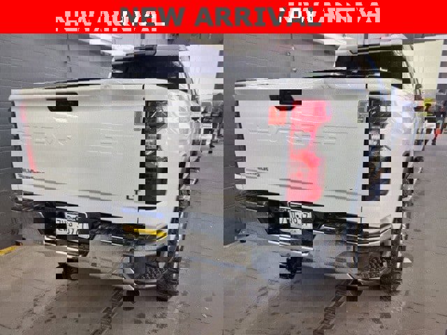 Used 2023 Chevrolet Silverado 2500 LT w/ Convenience Package image 5