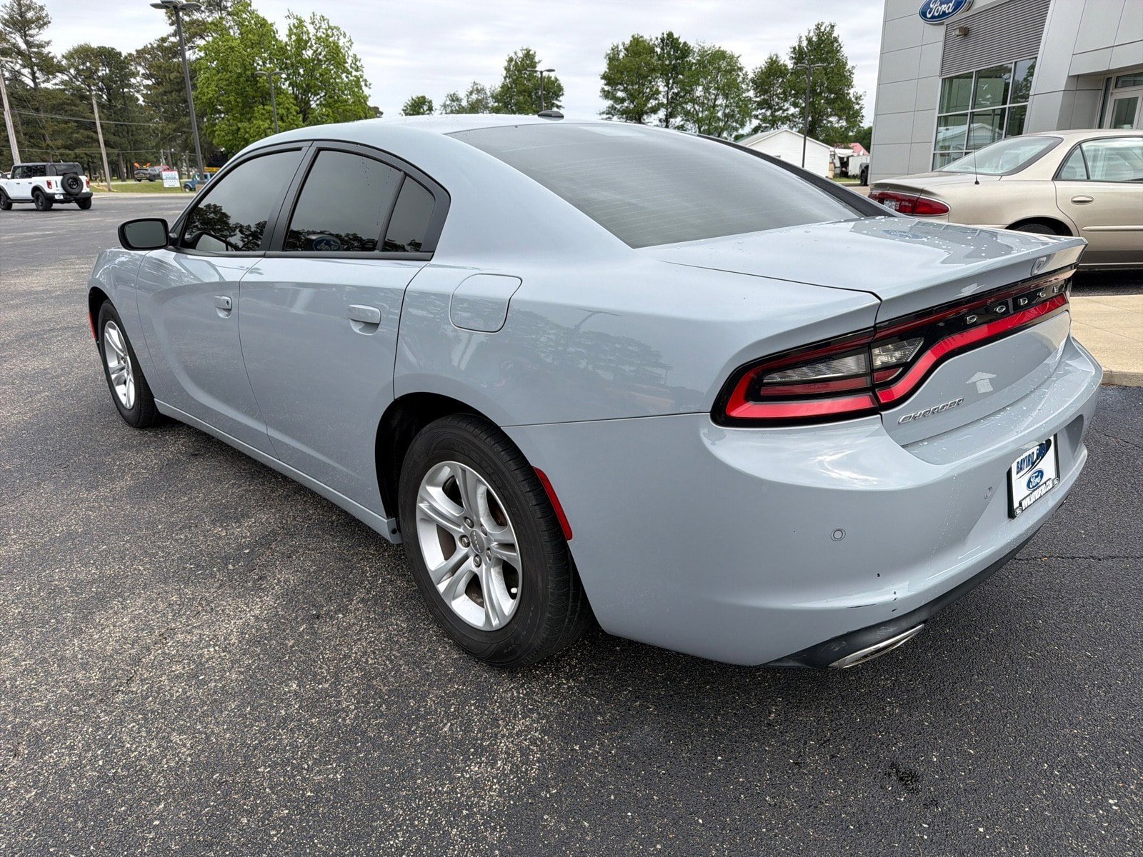 Used 2022 Dodge Charger SXT w/ Leather Interior Group RWD image 9