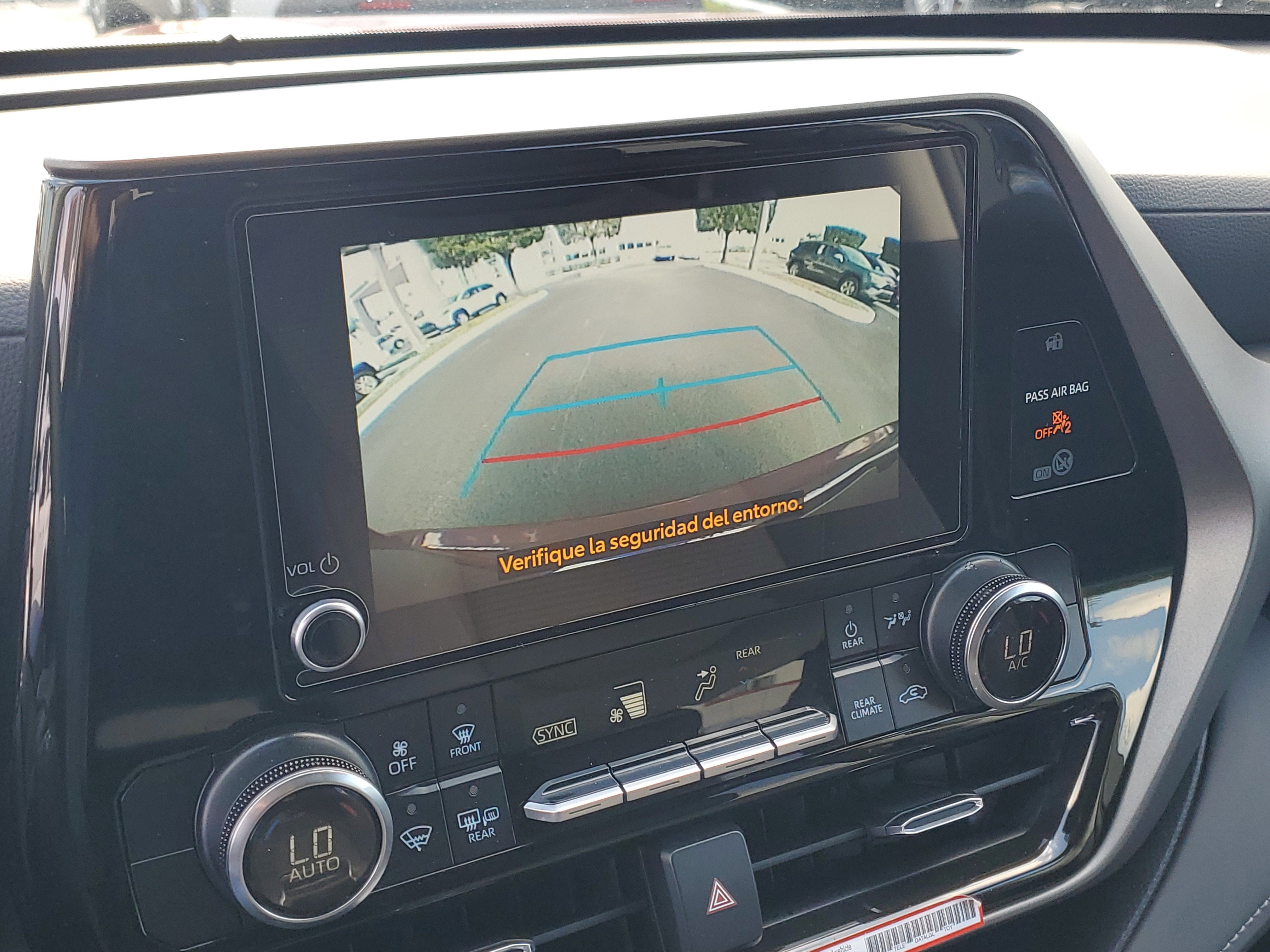 Used 2025 Toyota Highlander LE image 26