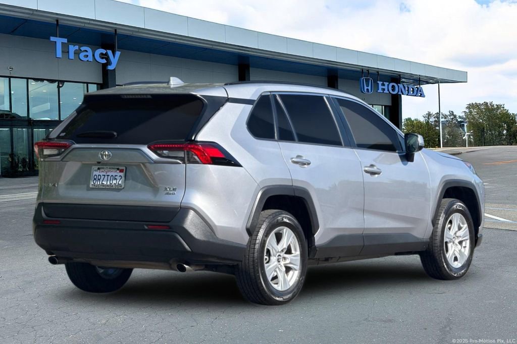 Used 2020 Toyota RAV4 XLE w/ XLE Grade Weather Package AWD/4WD image 6