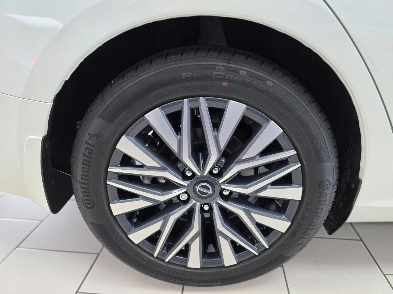 Used 2023 Nissan Altima 2.5 SV w/ SV Premium Package image 17
