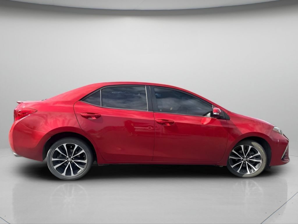 Used 2017 Toyota Corolla SE w/ SE Premium Package FWD image 4