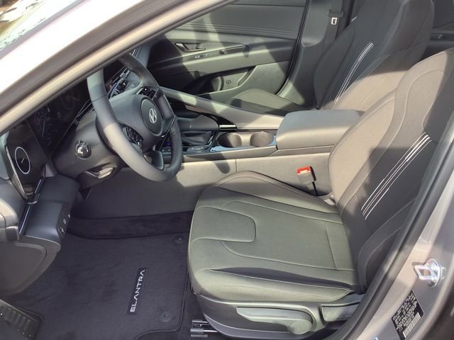 Used 2025 Hyundai Elantra SEL w/ Cargo Package FWD image 10