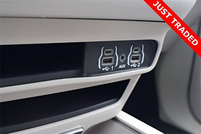 Used 2024 Chrysler Pacifica Touring-L image 37
