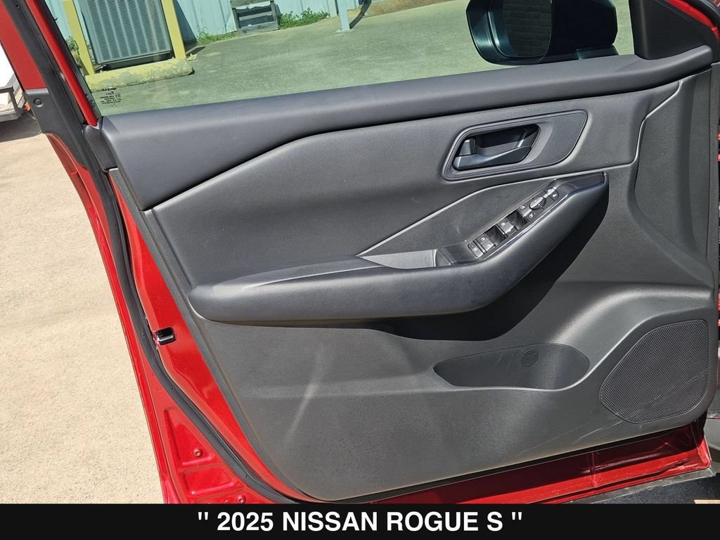 Used 2025 Nissan Rogue S FWD image 14