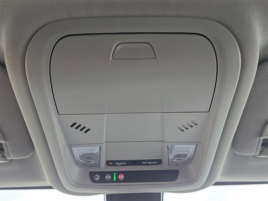 Used 2023 Chevrolet Equinox LT w/ Driver Convenience Package image 36