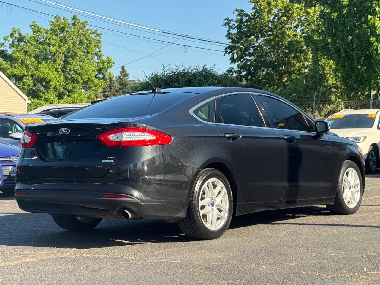 Used 2015 Ford Fusion SE w/ Equipment Group 202A FWD image 4
