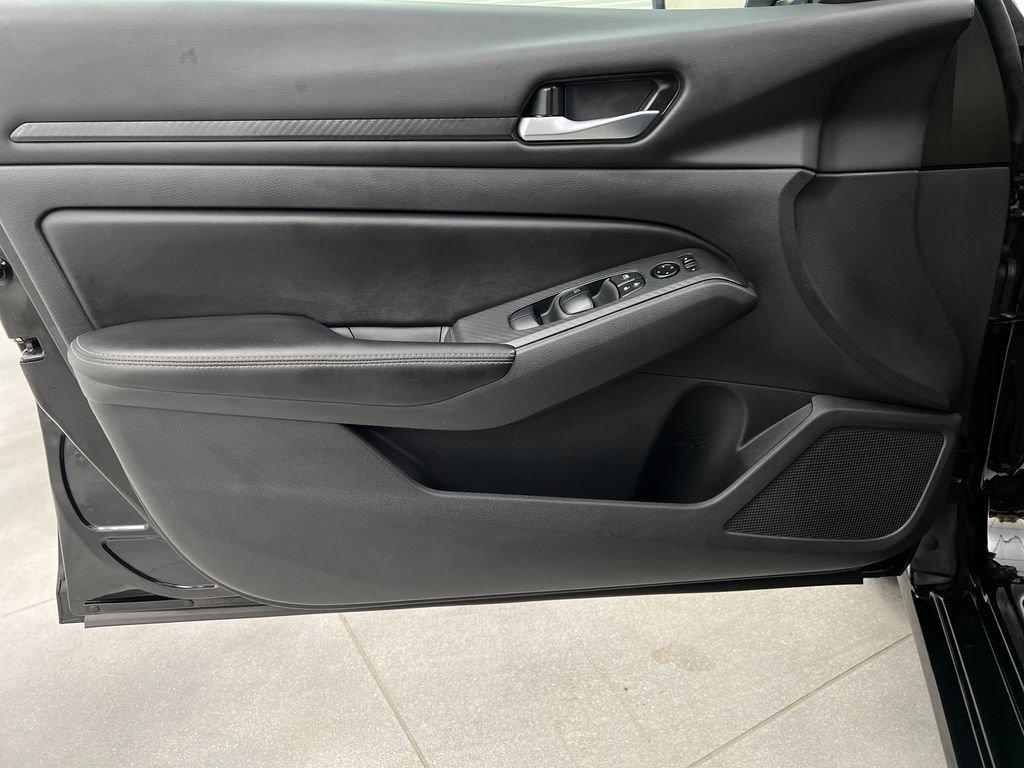 Used 2024 Nissan Altima 2.5 SV image 11