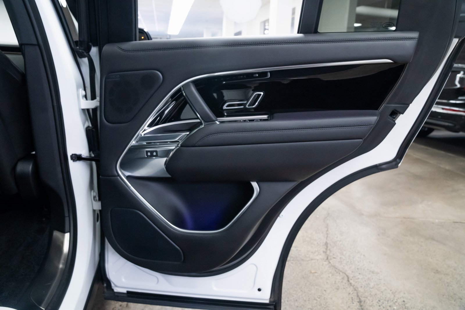 Used 2022 Land Rover Range Rover SE image 22