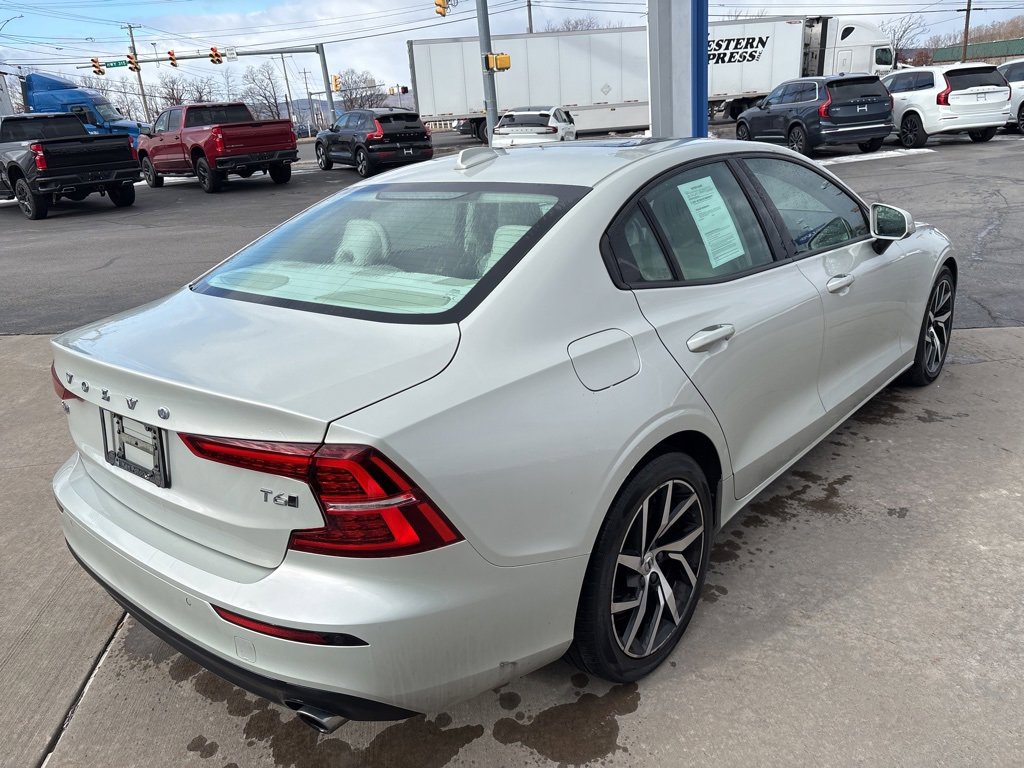 Used 2019 Volvo S60 T6 Momentum w/ Premium Package image 5