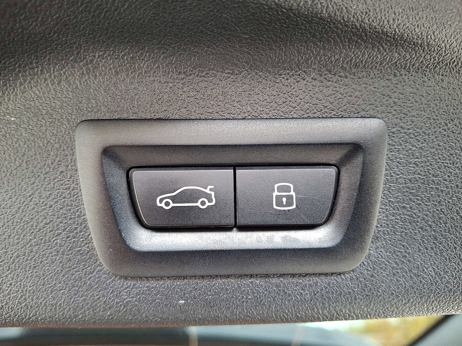 Used 2024 BMW X7 xDrive40i w/ M Sport Package image 31