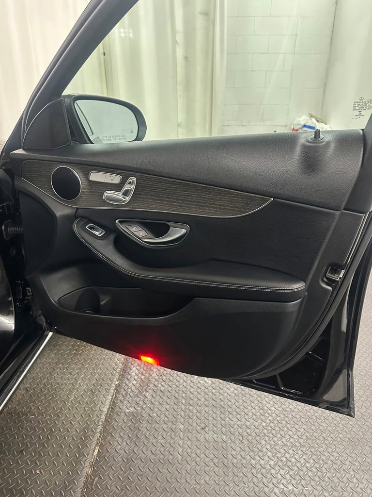 Used 2019 Mercedes-Benz C 300 4MATIC Sedan image 31