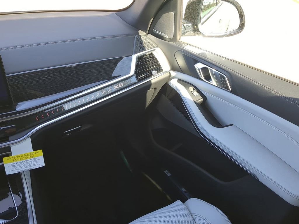 New 2026 BMW X5 xDrive40i w/ M Sport Package image 17