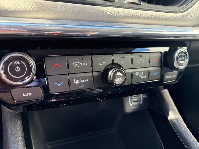 Certified 2022 Jeep Compass Limited image 35