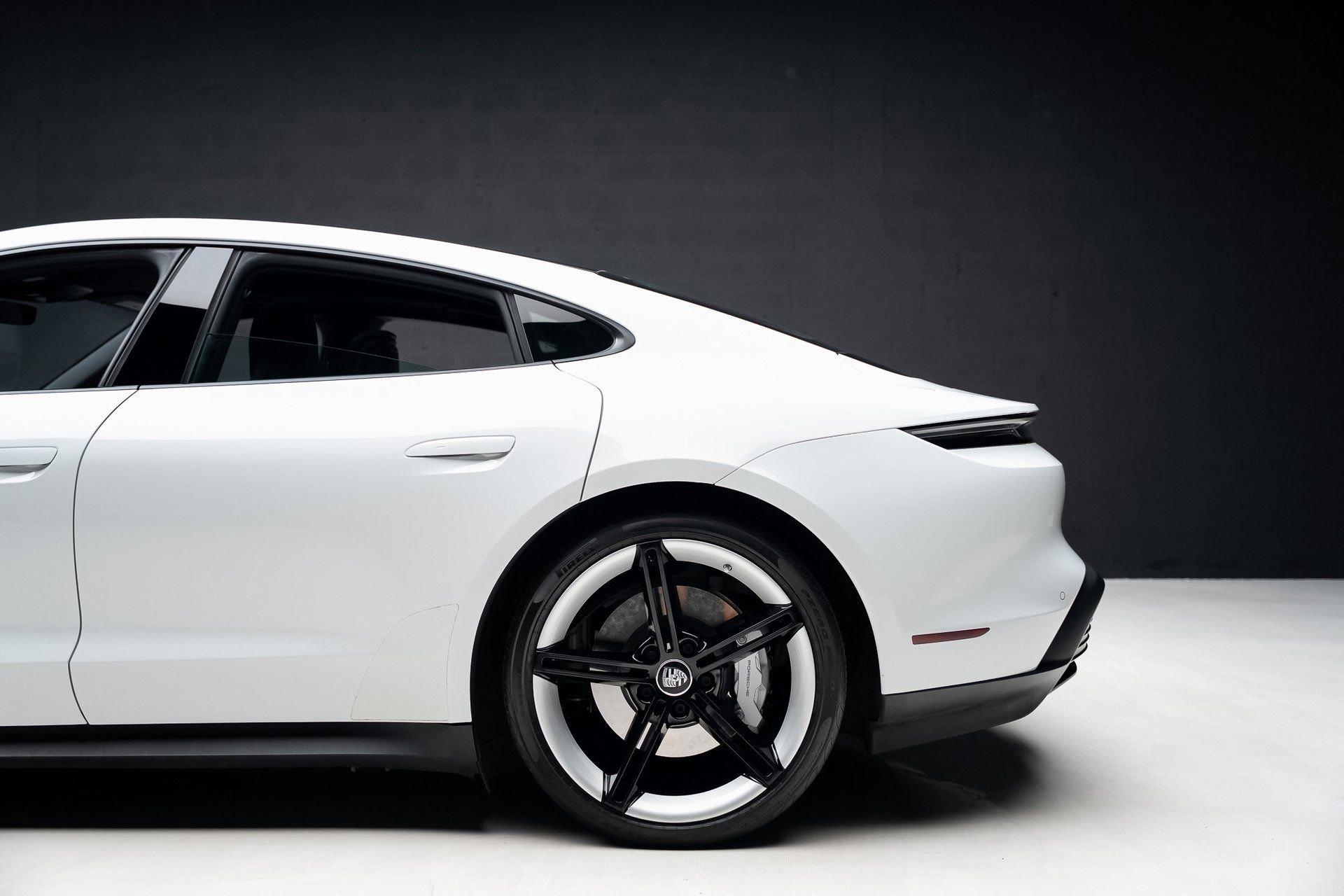 Used 2022 Porsche Taycan image 19