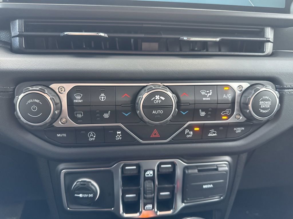 New 2025 Jeep Wrangler Unlimited Sahara AWD/4WD image 25