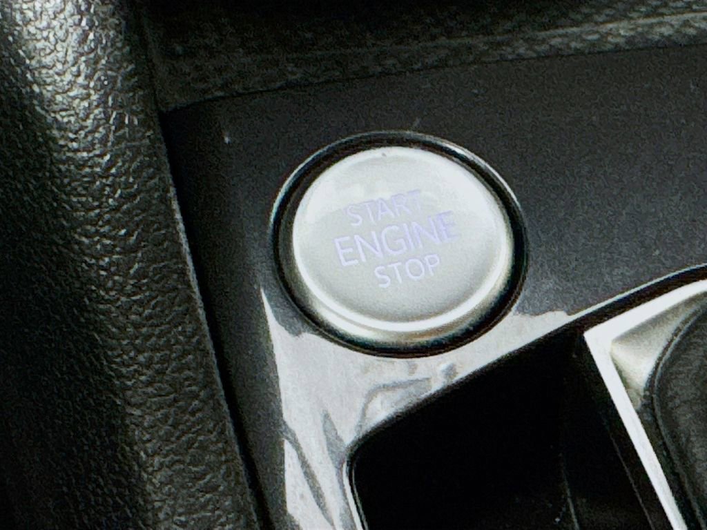 Used 2022 Volkswagen Tiguan SEL R-Line image 19