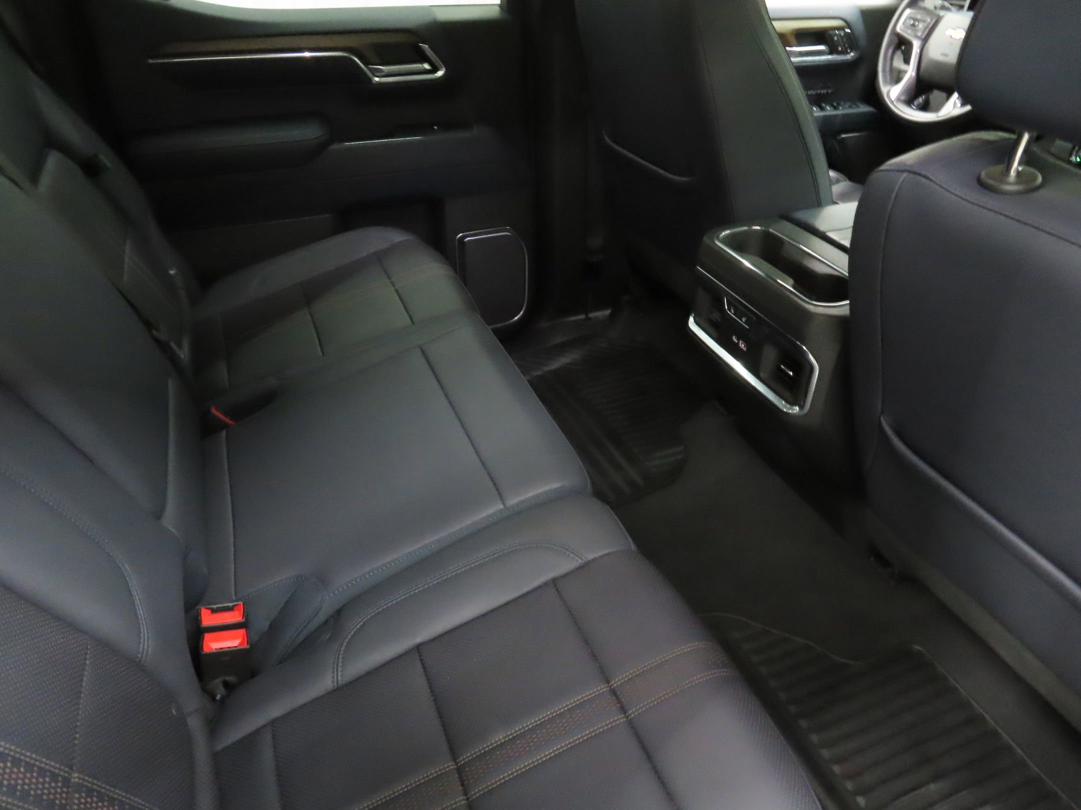 Used 2023 Chevrolet Silverado 1500 High Country image 23